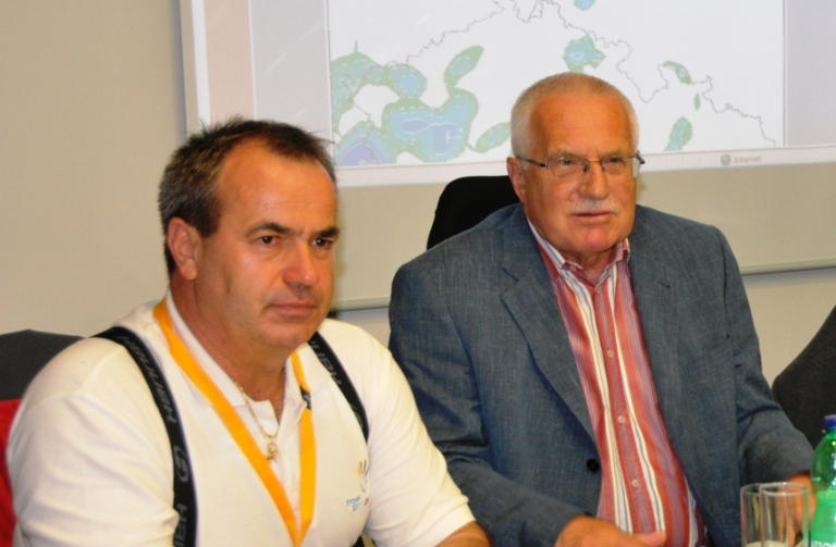 Prezident Václav Klaus navštívil Liberecký kraj 8. srpna 2010 po bleskových povodních.